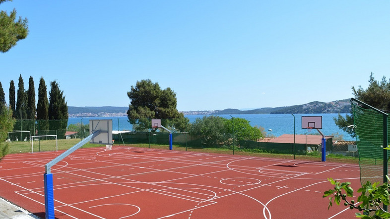 CHORWACJA Trogir - Obozy SPORTOWE: boiska, korty, hale sportowe!